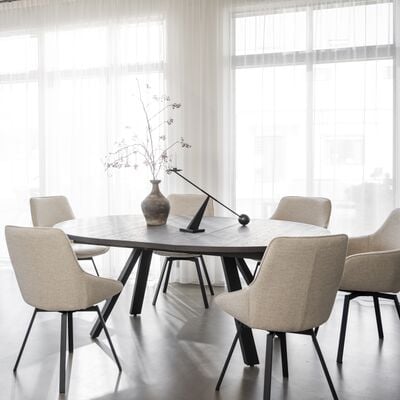 Rowico Home Maddock pyöreä ruokapöytä Ø 135 cm tammi/mustat metallijalat